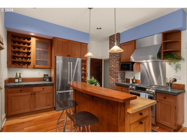 2417 Ne 10TH Ave, Portland, OR 97212