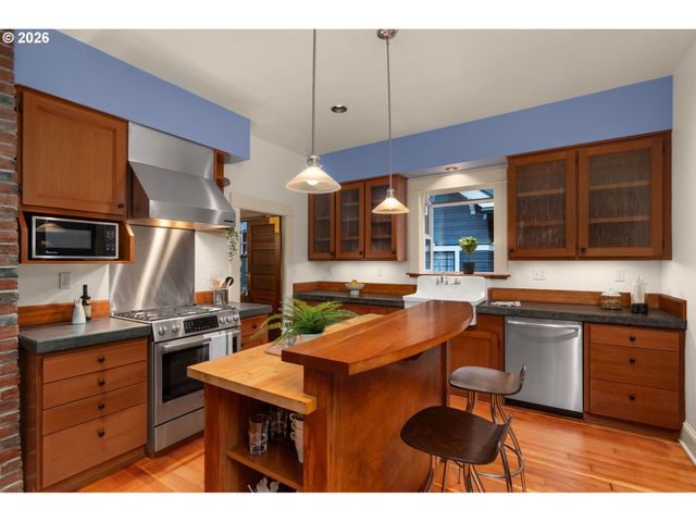 2417 Ne 10TH Ave, Portland, OR 97212