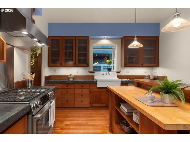 2417 Ne 10TH Ave, Portland, OR 97212