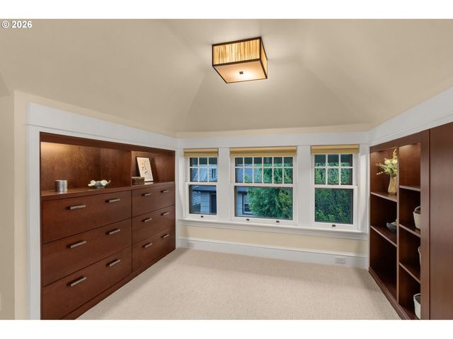 2417 Ne 10TH Ave, Portland, OR 97212