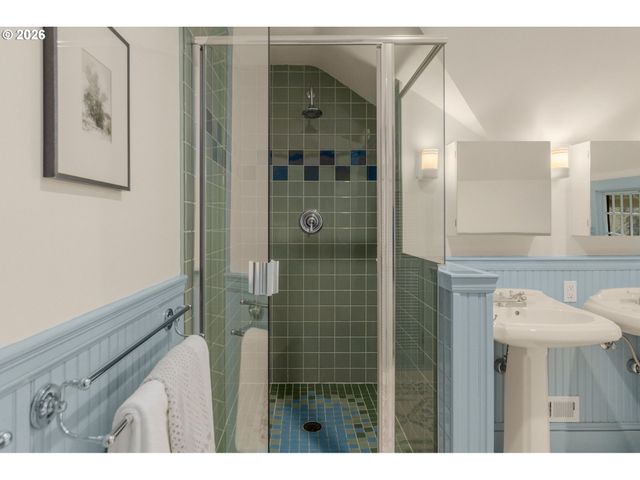 2417 Ne 10TH Ave, Portland, OR 97212