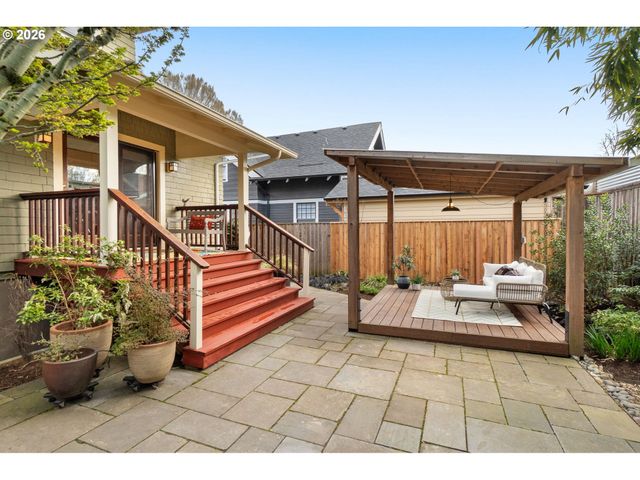 2417 Ne 10TH Ave, Portland, OR 97212