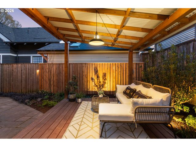 2417 Ne 10TH Ave, Portland, OR 97212