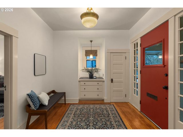 2417 Ne 10TH Ave, Portland, OR 97212