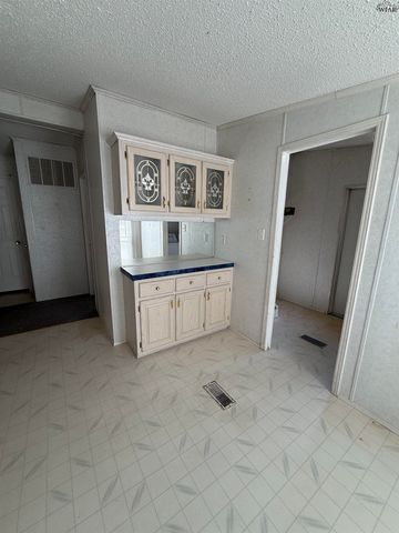 304 N BELMONT AVENUE, Petrolia, TX 76377