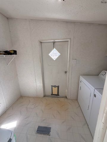 304 N BELMONT AVENUE, Petrolia, TX 76377