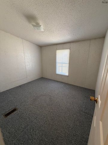 304 N BELMONT AVENUE, Petrolia, TX 76377