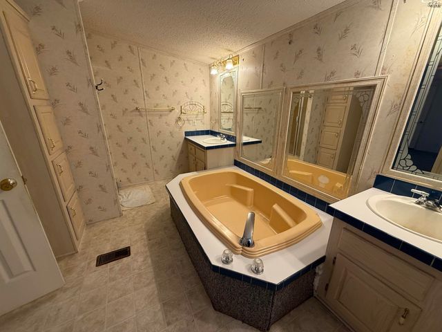 304 N BELMONT AVENUE, Petrolia, TX 76377