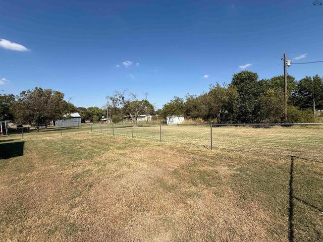 304 N BELMONT AVENUE, Petrolia, TX 76377