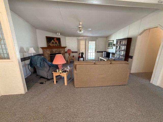 304 N BELMONT AVENUE, Petrolia, TX 76377