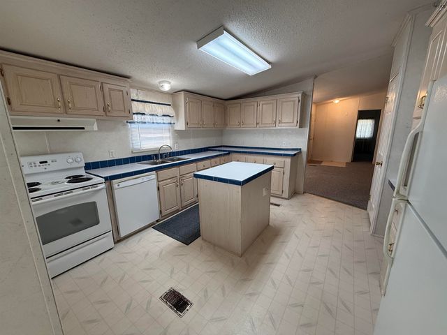 304 N BELMONT AVENUE, Petrolia, TX 76377