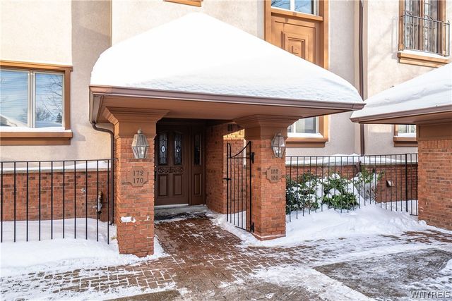 182 Castlebrooke Lane, Amherst, NY 14221