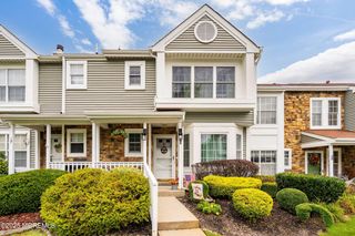 19 Horseshoe Court, Tinton Falls, NJ 07753