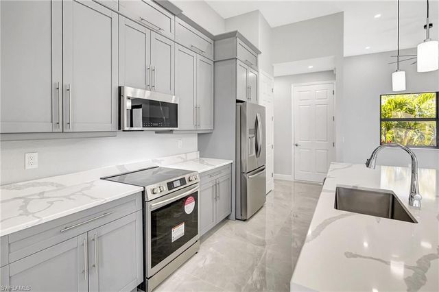 1813 NE 21st ST, Cape Coral, FL 33909