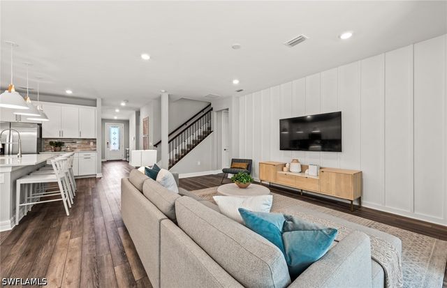 274 Silent Lake DR, Lehigh Acres, FL 33936