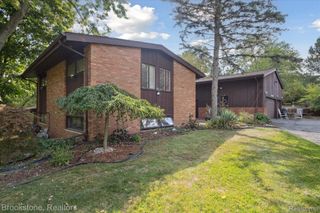 4665 W Maple Road, Bloomfield Hills, MI 48301