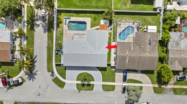 621 NW 97 Ter Terrace, Pembroke Pines, FL 33024