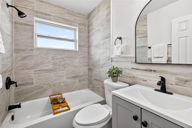 6965 21ST STREET N, St Petersburg, FL 33702