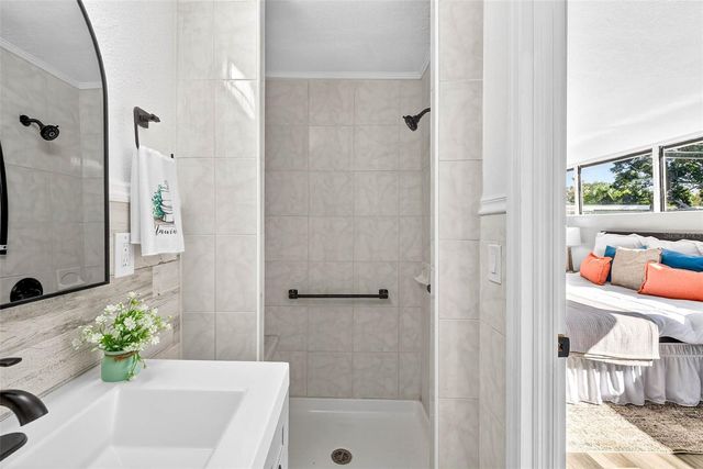 6965 21ST STREET N, St Petersburg, FL 33702