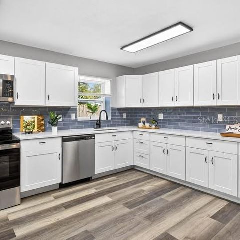 6965 21ST STREET N, St Petersburg, FL 33702