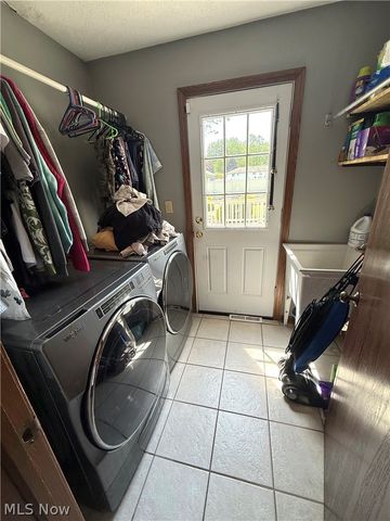 5520 Sharon Drive, Youngstown, OH 44512