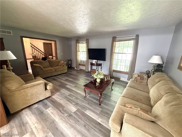 5520 Sharon Drive, Youngstown, OH 44512