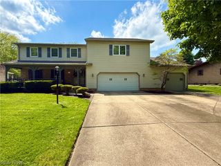 5520 Sharon Drive, Youngstown, OH 44512