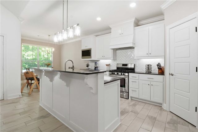 1431 Leslie Street, Bentonville, AR 72713