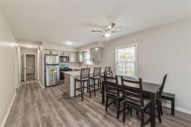 856 E Capri Drive 1, Palatine, IL 60074