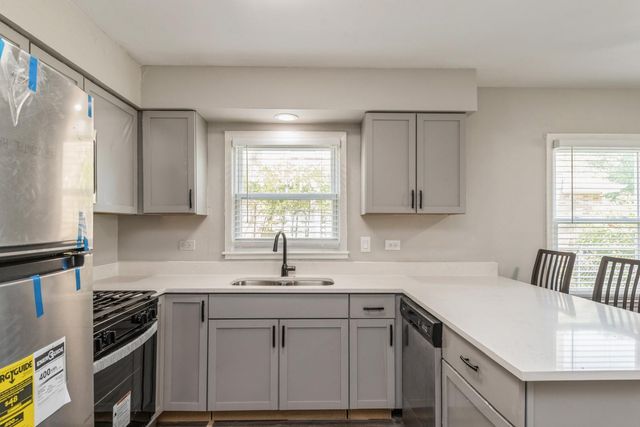 856 E Capri Drive 1, Palatine, IL 60074