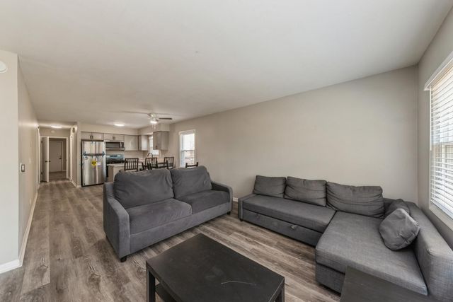 856 E Capri Drive 1, Palatine, IL 60074