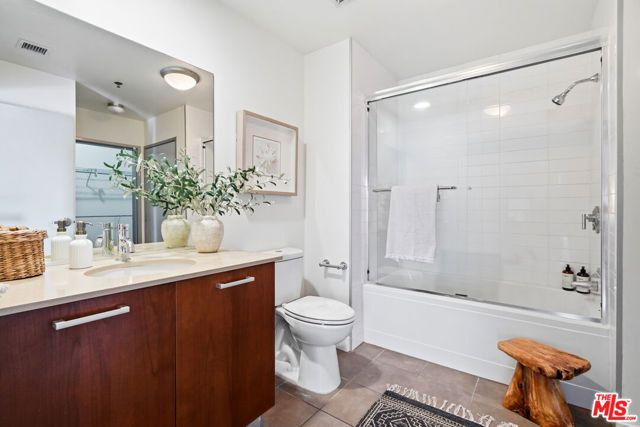 645 W 9th Street 342, Los Angeles, CA 90015