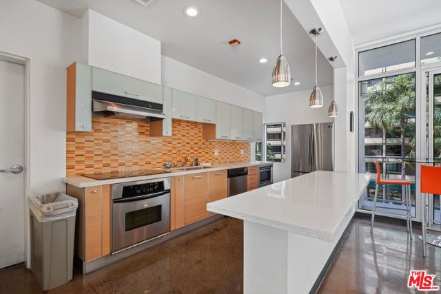 645 W 9th Street 342, Los Angeles, CA 90015