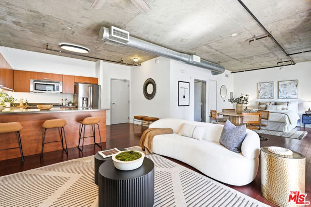 645 W 9th Street 342, Los Angeles, CA 90015