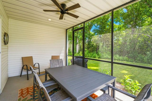 524 Wild Oak Road, Hartland, WI 53029