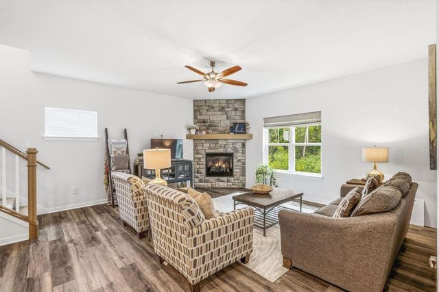 524 Wild Oak Road, Hartland, WI 53029
