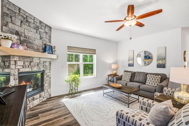 524 Wild Oak Road, Hartland, WI 53029