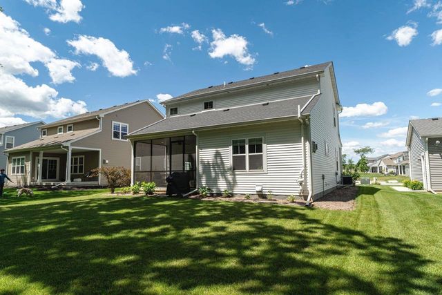 524 Wild Oak Road, Hartland, WI 53029