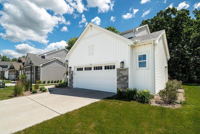 524 Wild Oak Road, Hartland, WI 53029