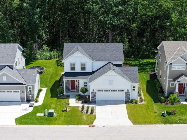 524 Wild Oak Road, Hartland, WI 53029