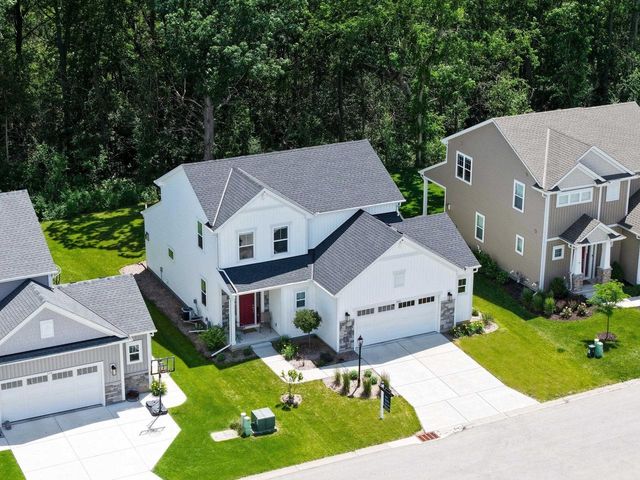 524 Wild Oak Road, Hartland, WI 53029