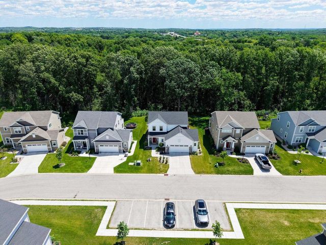 524 Wild Oak Road, Hartland, WI 53029