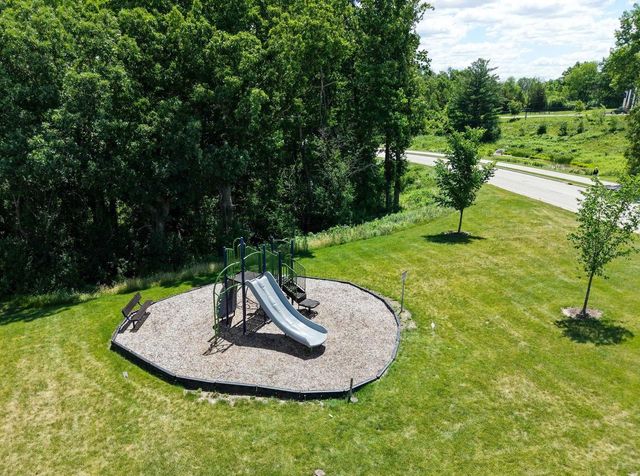 524 Wild Oak Road, Hartland, WI 53029
