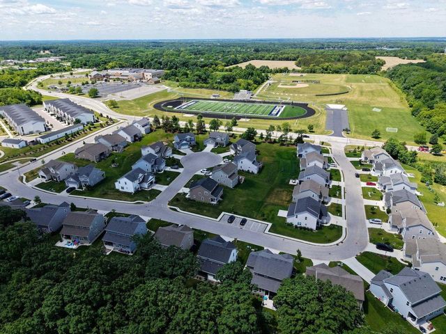 524 Wild Oak Road, Hartland, WI 53029