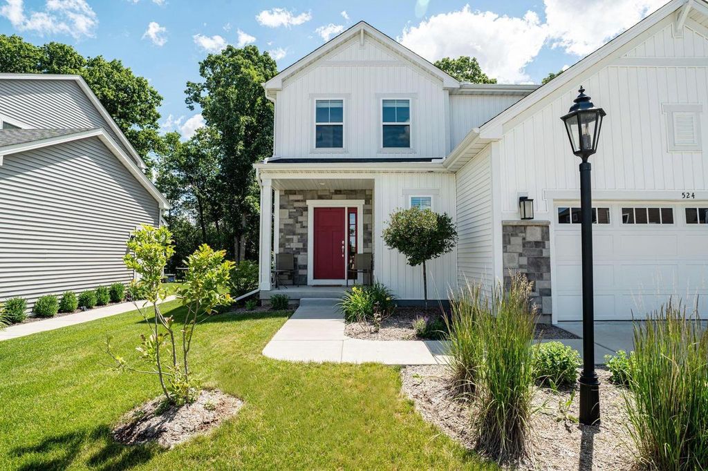 524 Wild Oak Road, Hartland, WI 53029