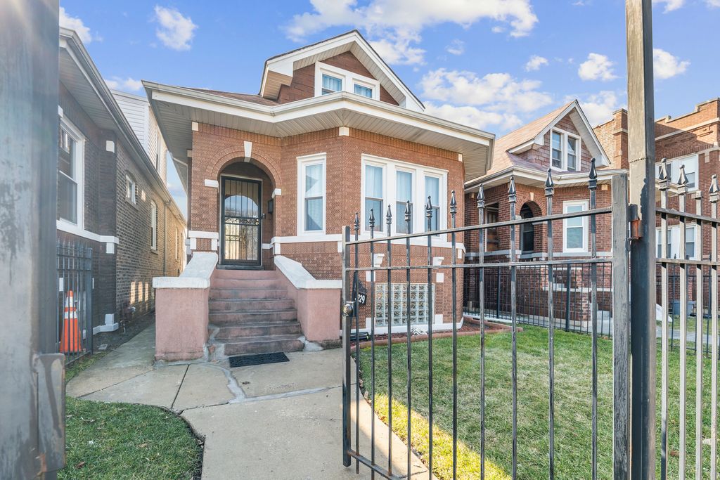 5229 W Potomac Avenue, Chicago, IL 60651