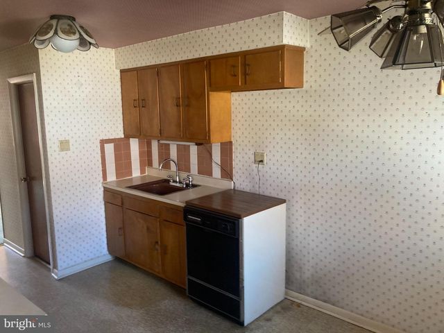 11116 DRAKE DR, Philadelphia, PA 19154