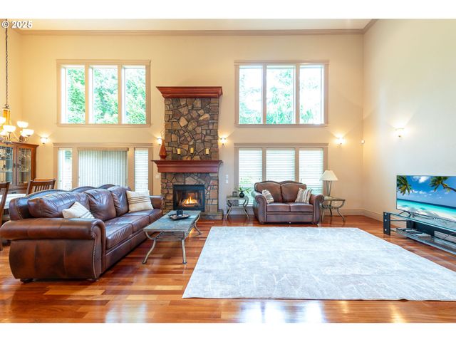 1637 PTARMIGAN St Nw, Salem, OR 97304