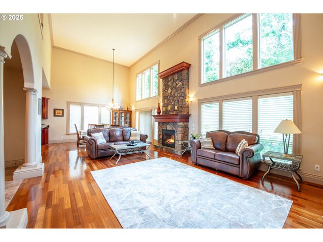 1637 PTARMIGAN St Nw, Salem, OR 97304