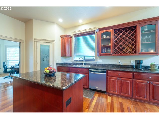 1637 PTARMIGAN St Nw, Salem, OR 97304